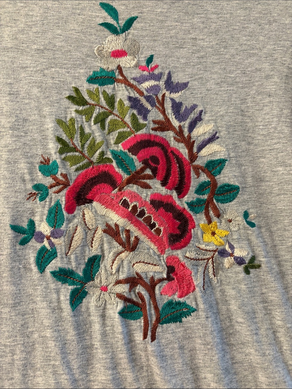 Embroidered Floral Short Sleeve Tee - Gray - Picture 2 of 2